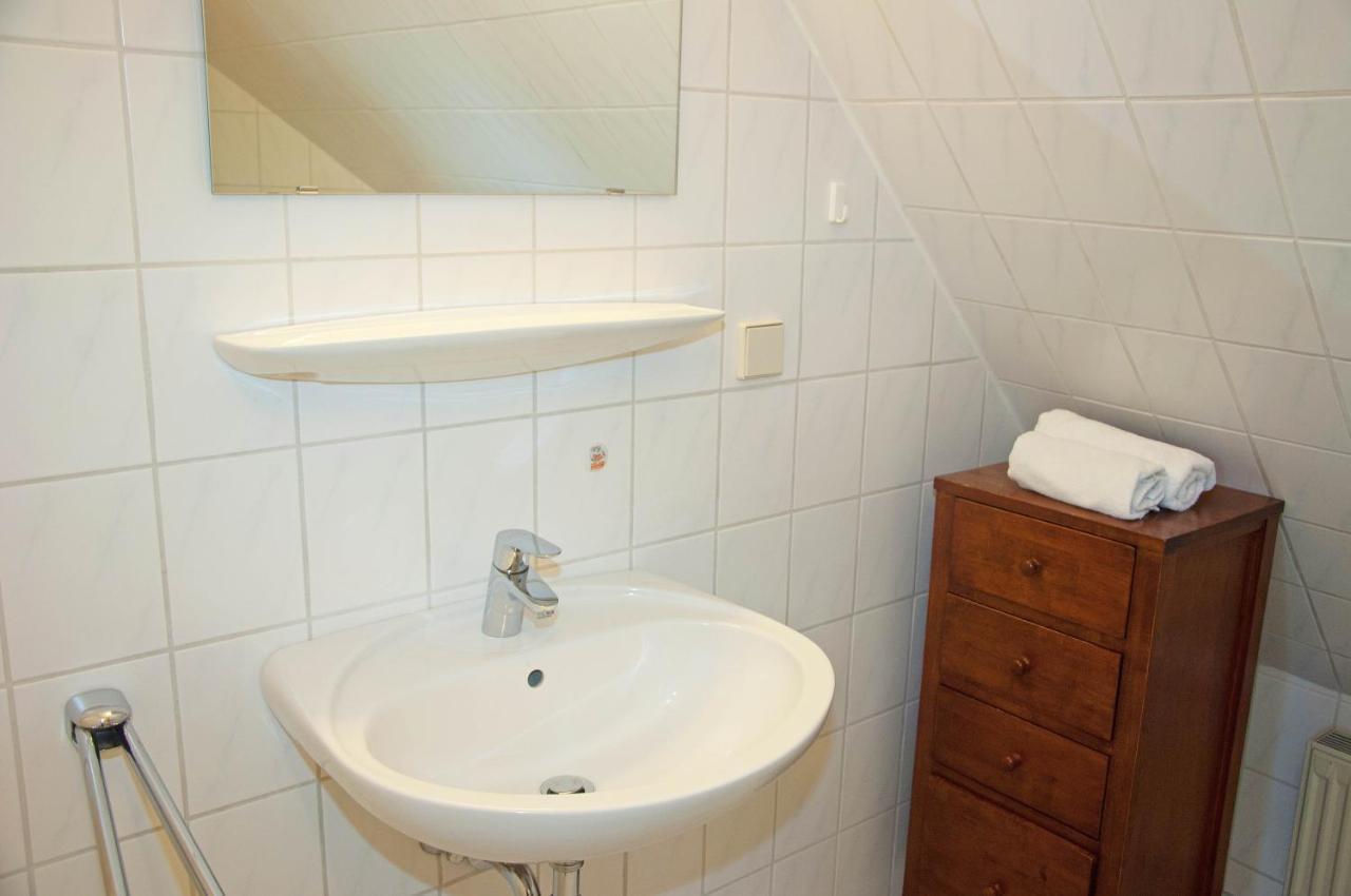 Wg Bernstein - Reetdachhaus - Ruhe Und Seeblick Sellin  Bagian luar foto