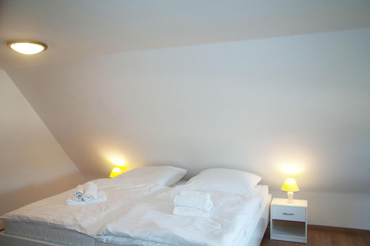 Wg Bernstein - Reetdachhaus - Ruhe Und Seeblick Sellin  Bagian luar foto