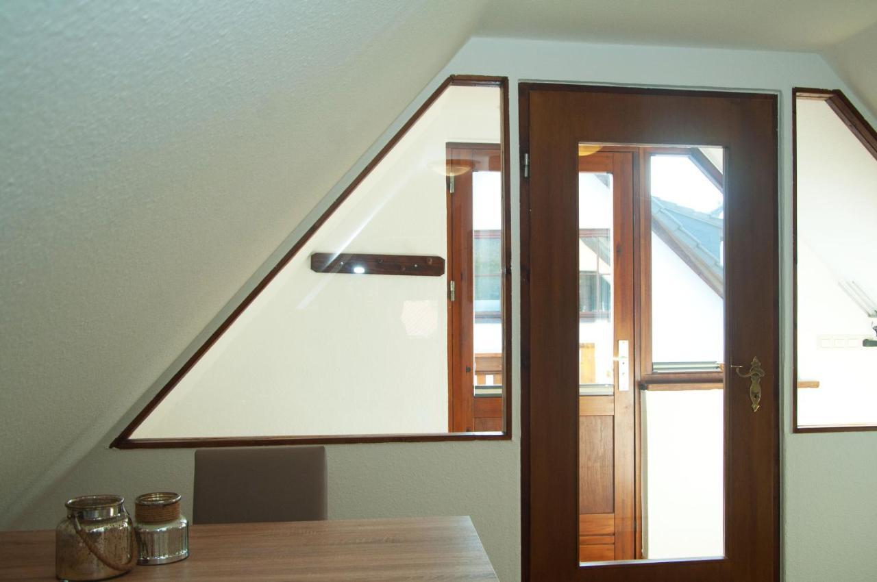 Wg Bernstein - Reetdachhaus - Ruhe Und Seeblick Sellin  Bagian luar foto